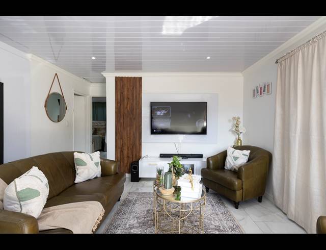 2 BEDROOM HOUSE FOR SALE IN ADMIRALS PARK
